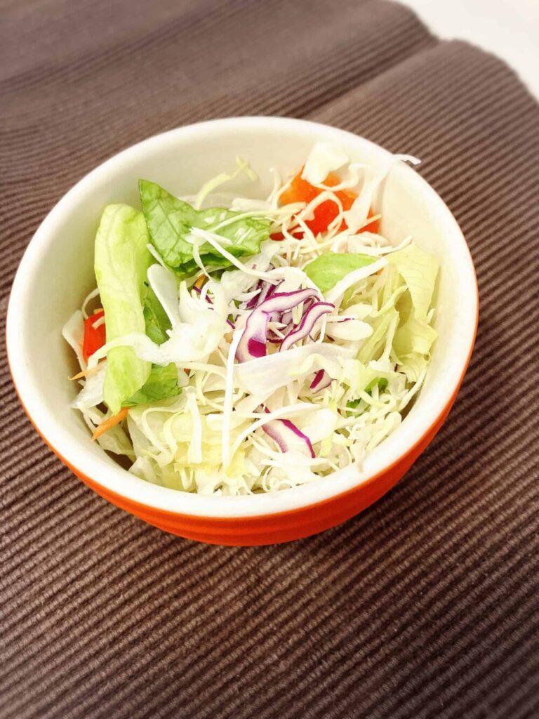 小皿のサラダ